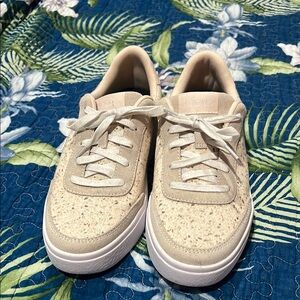 Kizik Beige Speckled Sneakers